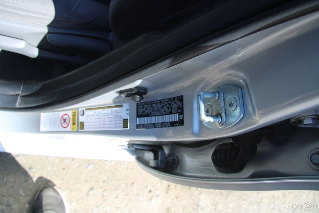 2013 Toyota Prius 3rd Gen - Image 12 of 21
