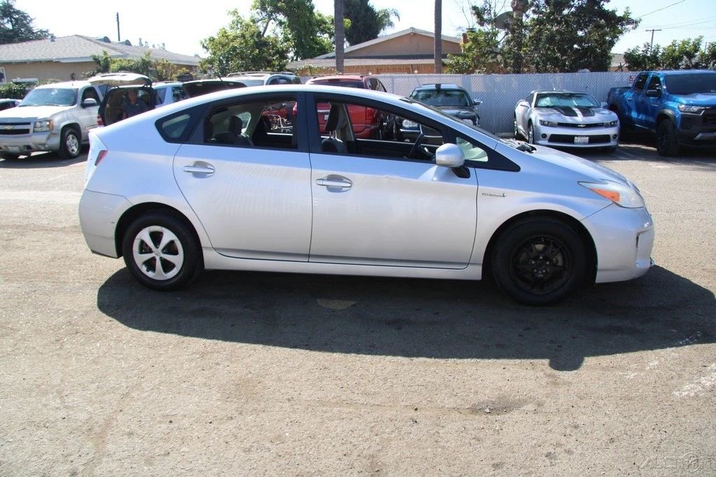 2013 Toyota Prius 3rd Gen - Image 9 of 21