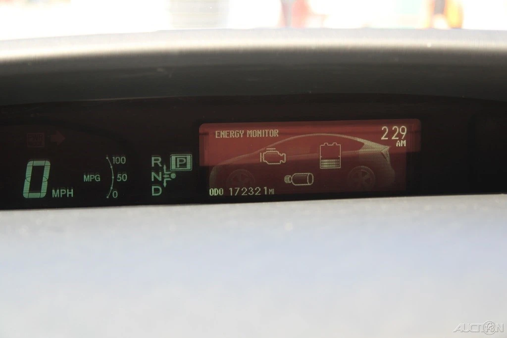 2013 Toyota Prius 3rd Gen - Image 16 of 21