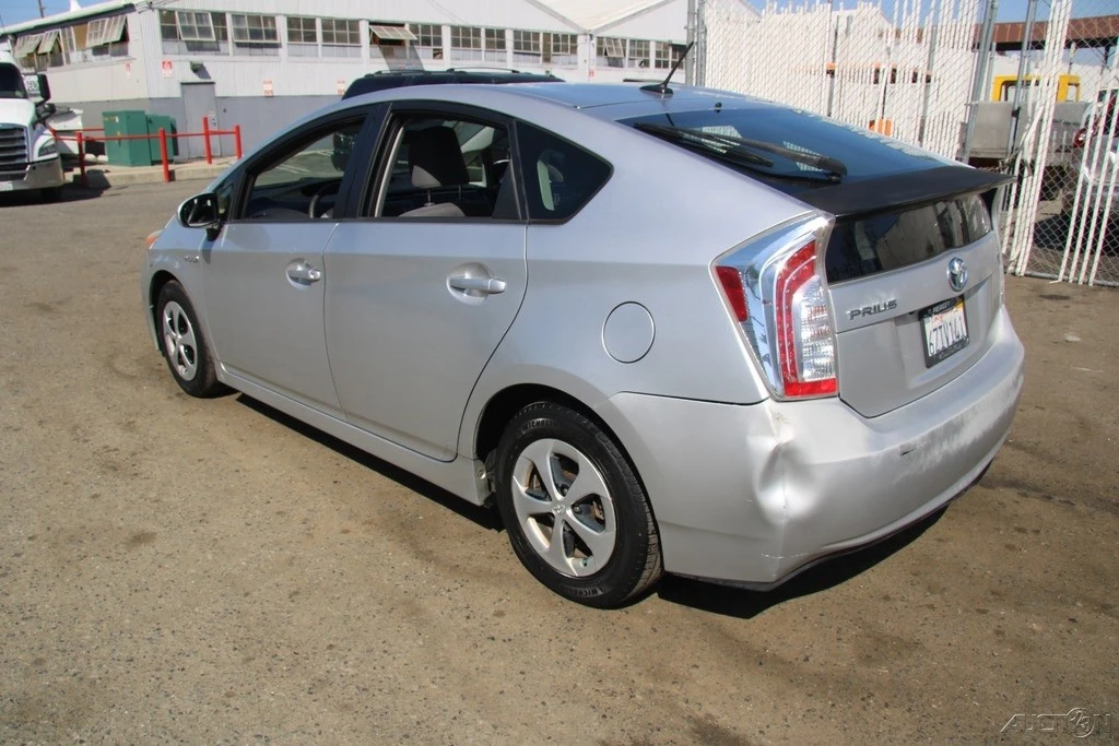 2013 Toyota Prius 3rd Gen - Image 5 of 21