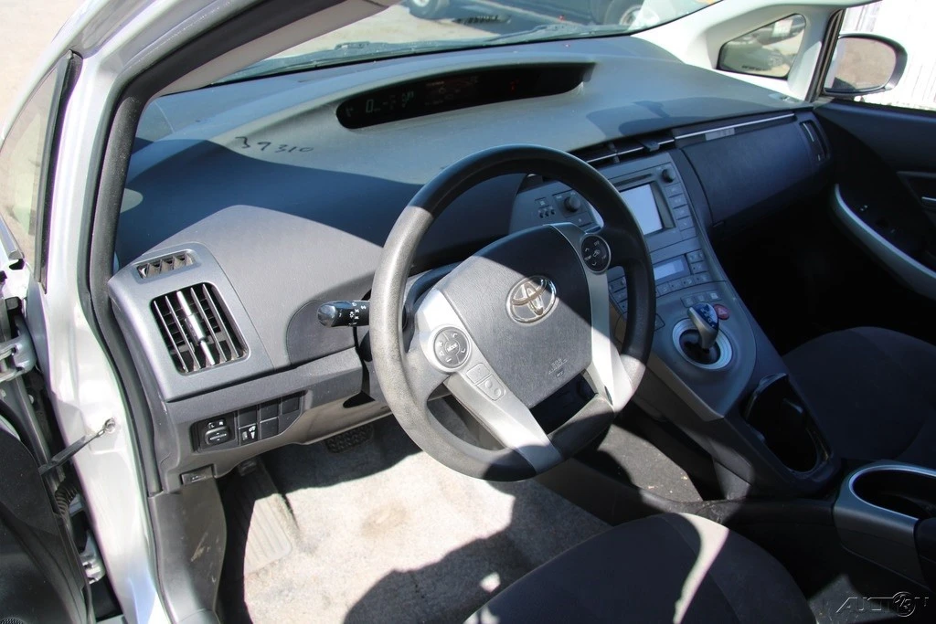 2013 Toyota Prius 3rd Gen - Image 15 of 21