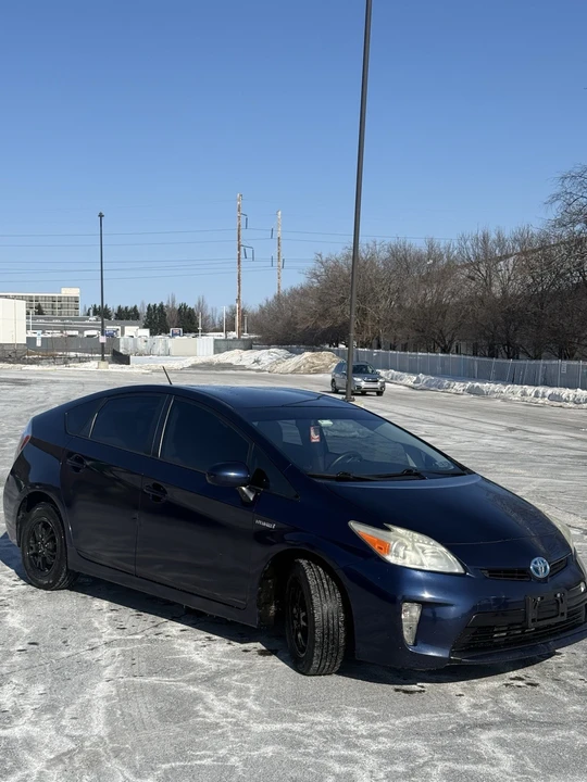 2013 Toyota Prius 3rd Gen - Image 2 of 15