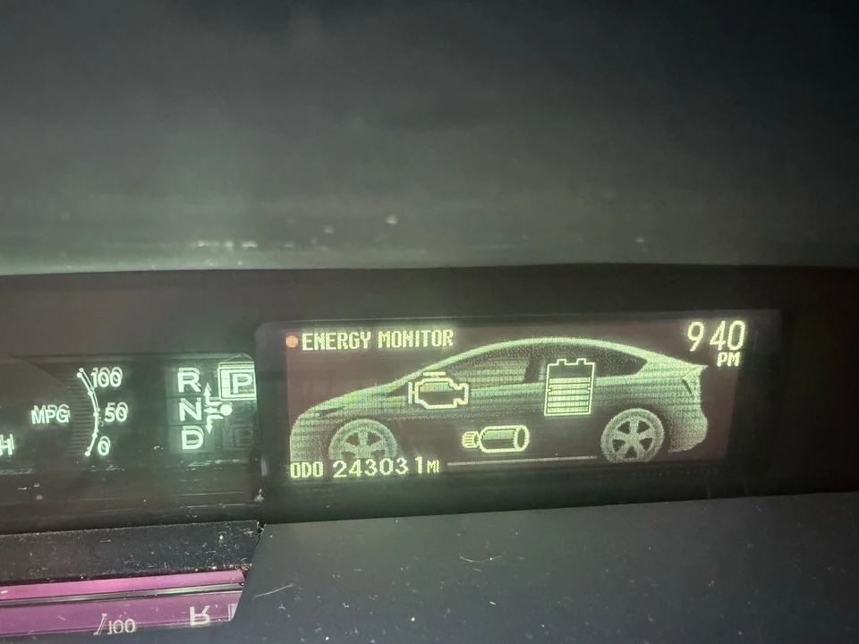 2013 Toyota Prius 3rd Gen - Image 12 of 15