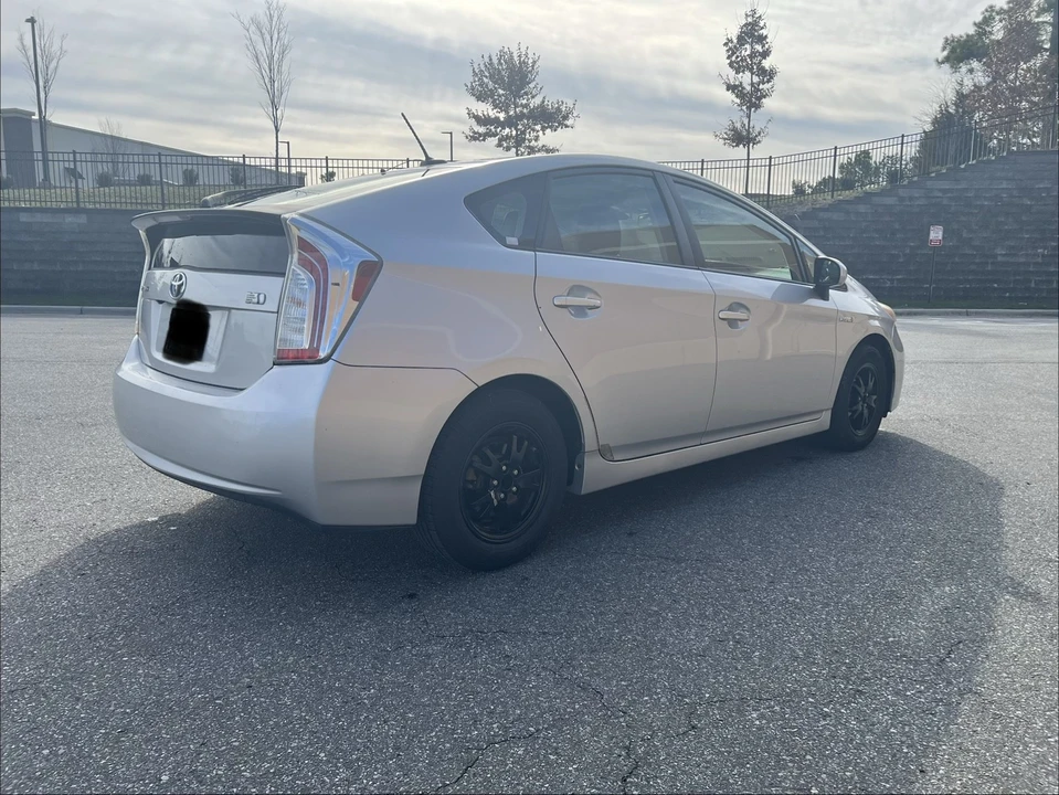 2013 Toyota Prius 3rd Gen - Image 4 of 20