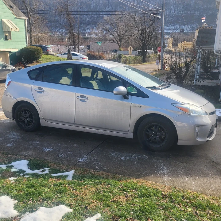2013 Toyota Prius 3rd Gen - Image 2 of 6