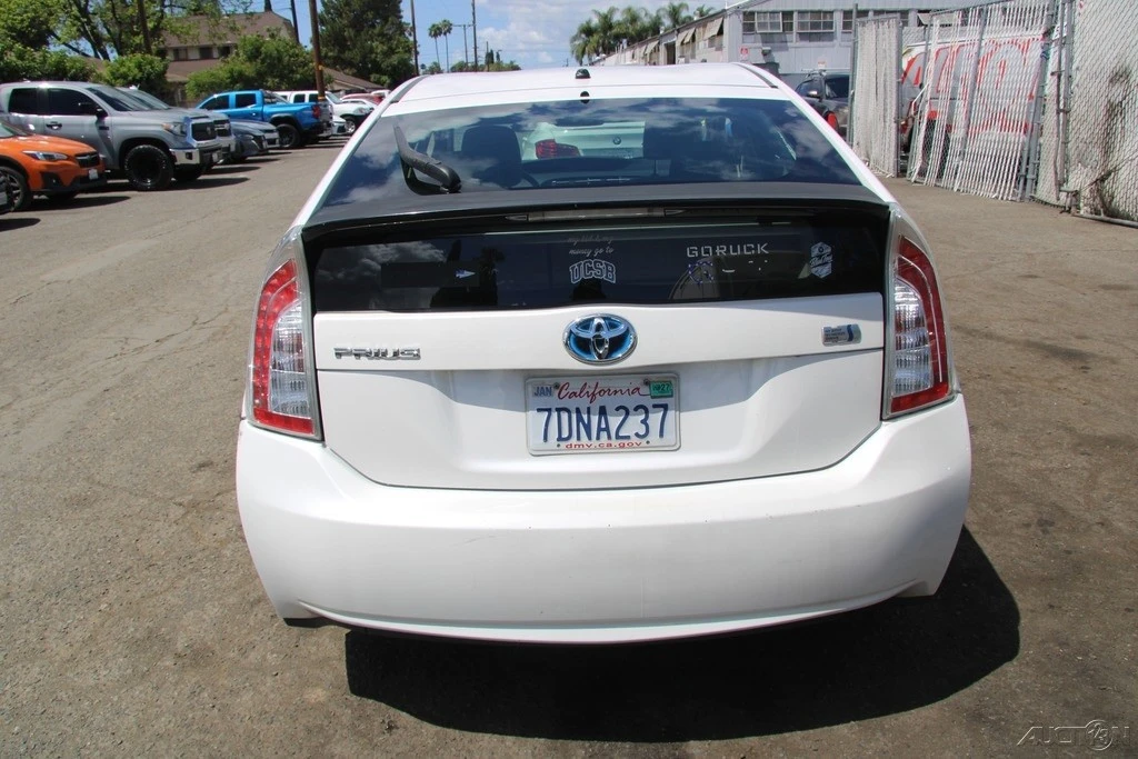 2013 Toyota Prius 3rd Gen - Image 6 of 21