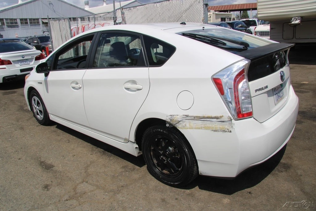 2013 Toyota Prius 3rd Gen - Image 5 of 21