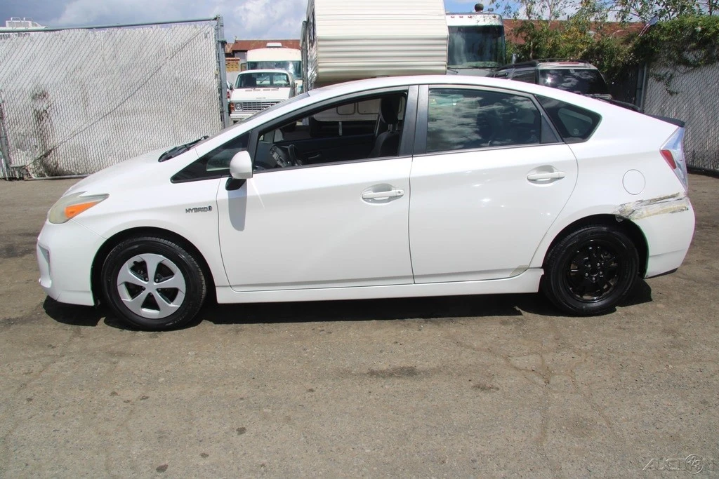 2013 Toyota Prius 3rd Gen - Image 3 of 21