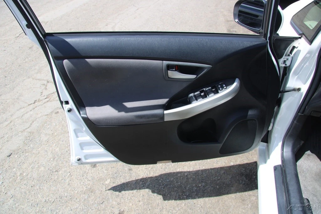 2013 Toyota Prius 3rd Gen - Image 13 of 21
