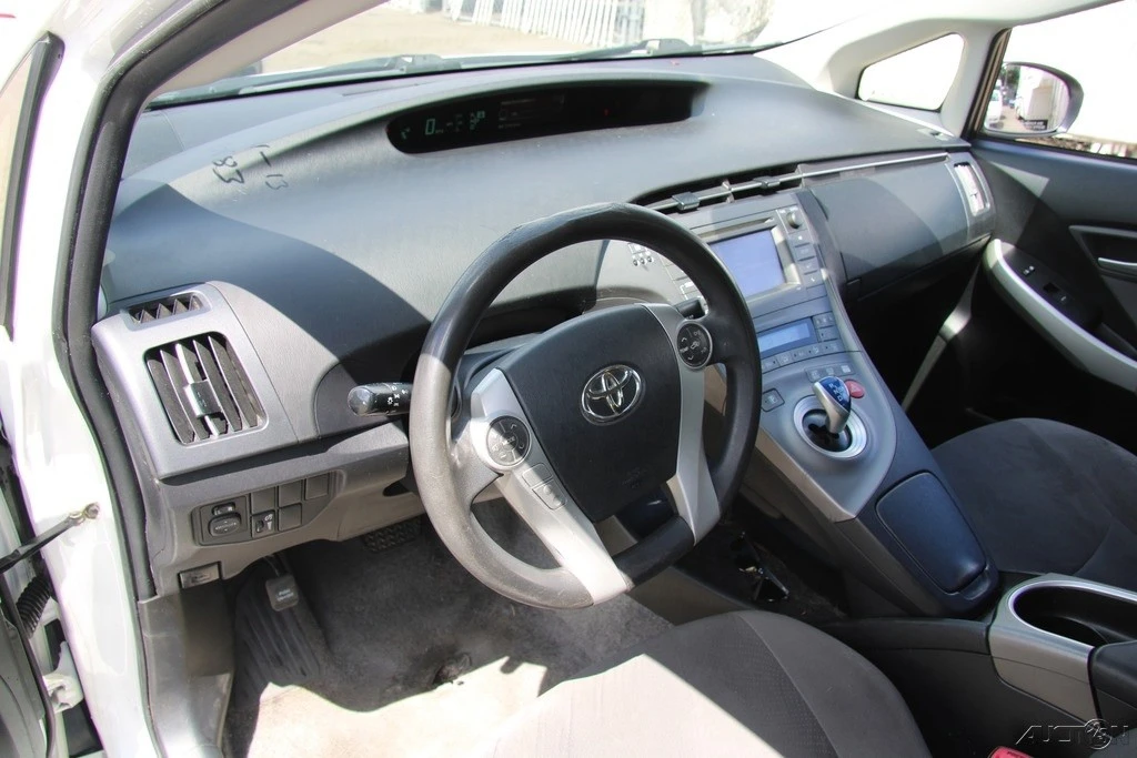 2013 Toyota Prius 3rd Gen - Image 15 of 21