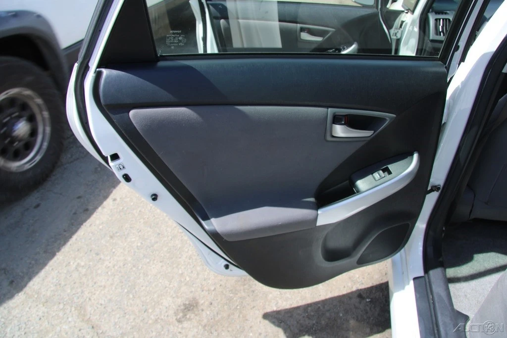 2013 Toyota Prius 3rd Gen - Image 20 of 21