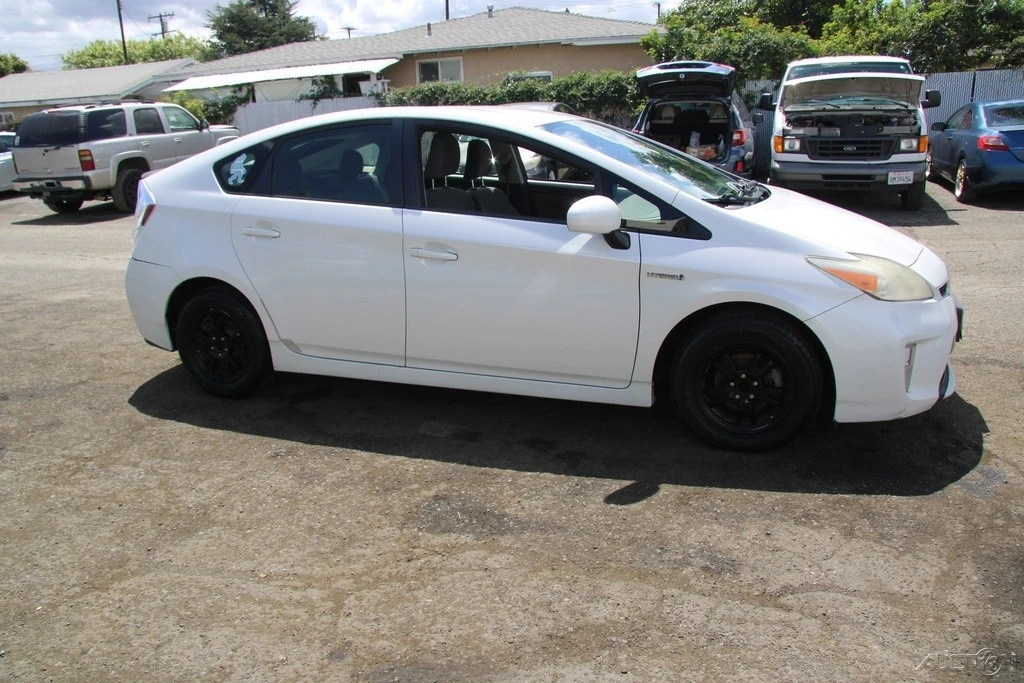 2013 Toyota Prius 3rd Gen - Image 9 of 21