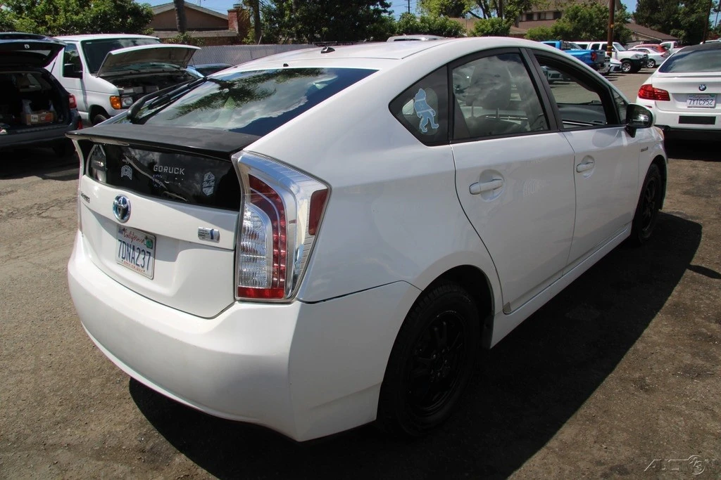 2013 Toyota Prius 3rd Gen - Image 7 of 21