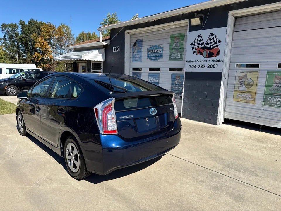 2013 Toyota Prius 3rd Gen - Image 2 of 15