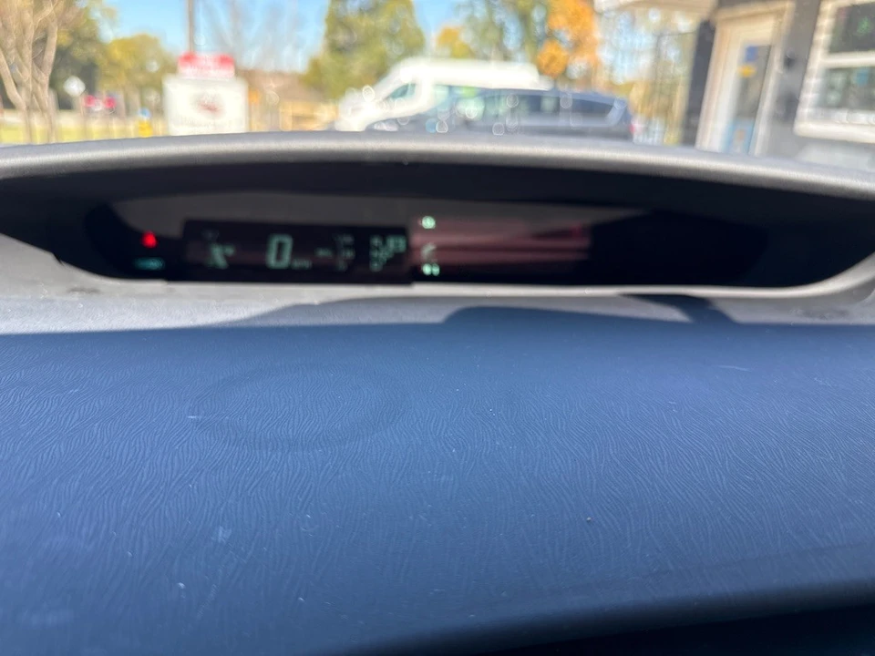 2013 Toyota Prius 3rd Gen - Image 11 of 15
