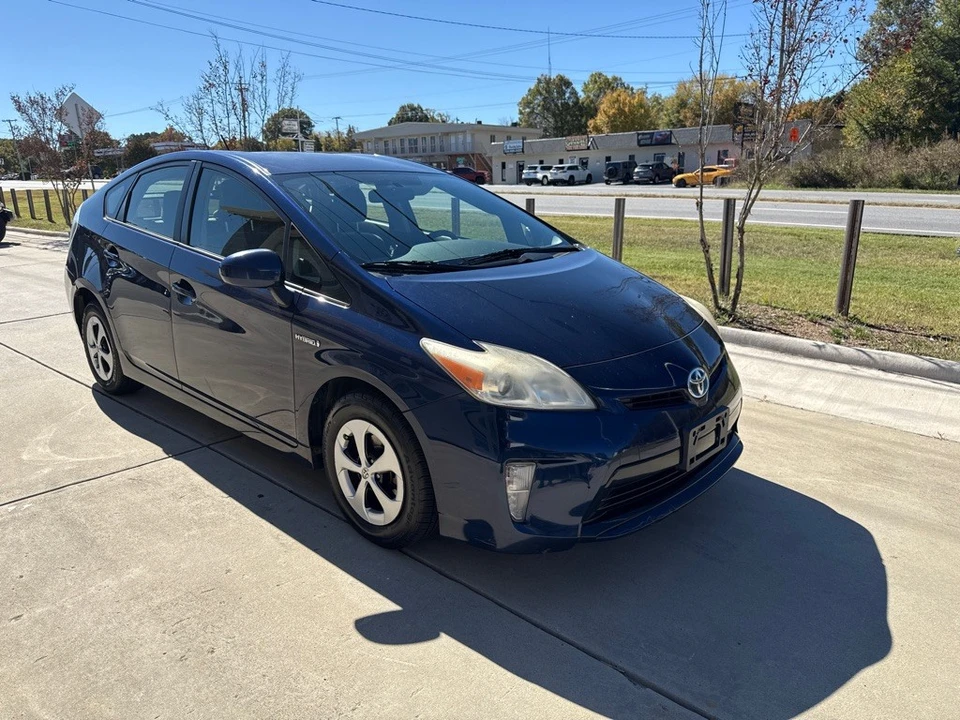 2013 Toyota Prius 3rd Gen - Image 5 of 15