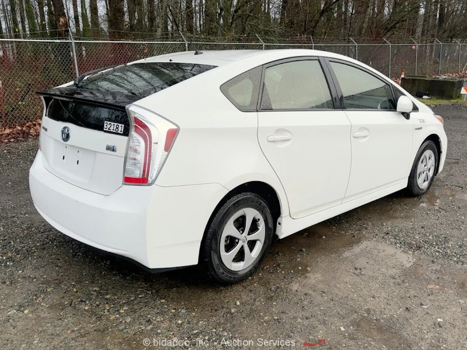 2013 Toyota Prius 3rd Gen - Image 4 of 12