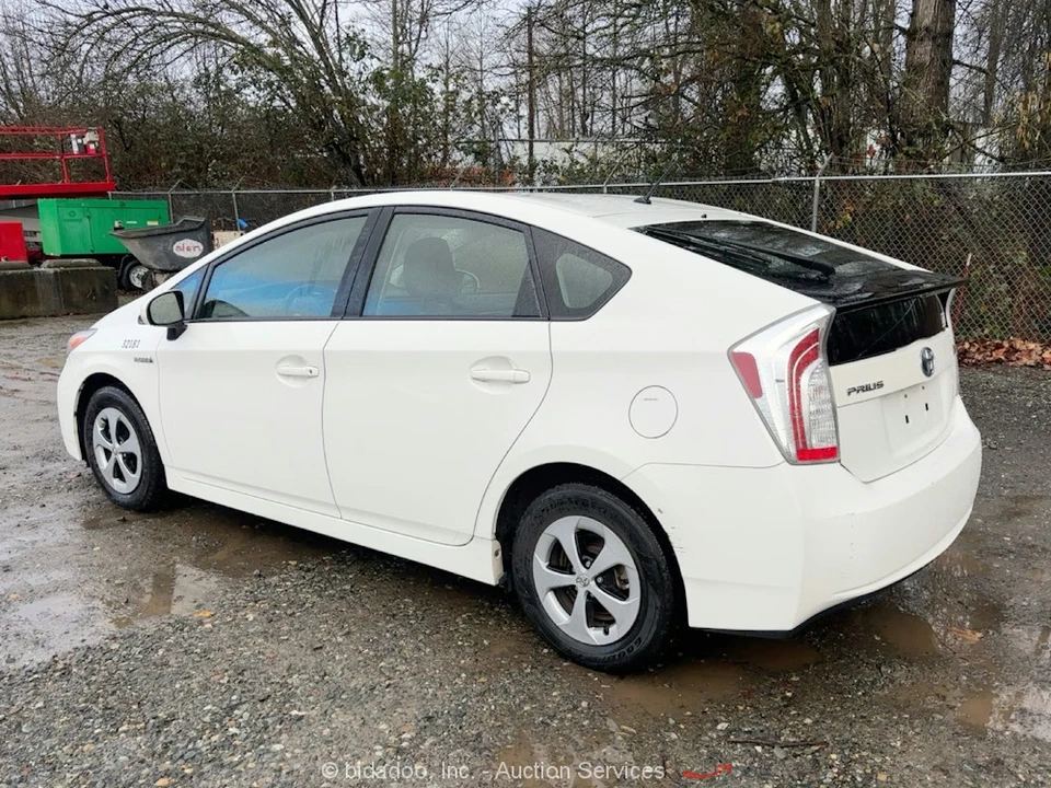 2013 Toyota Prius 3rd Gen - Image 3 of 12