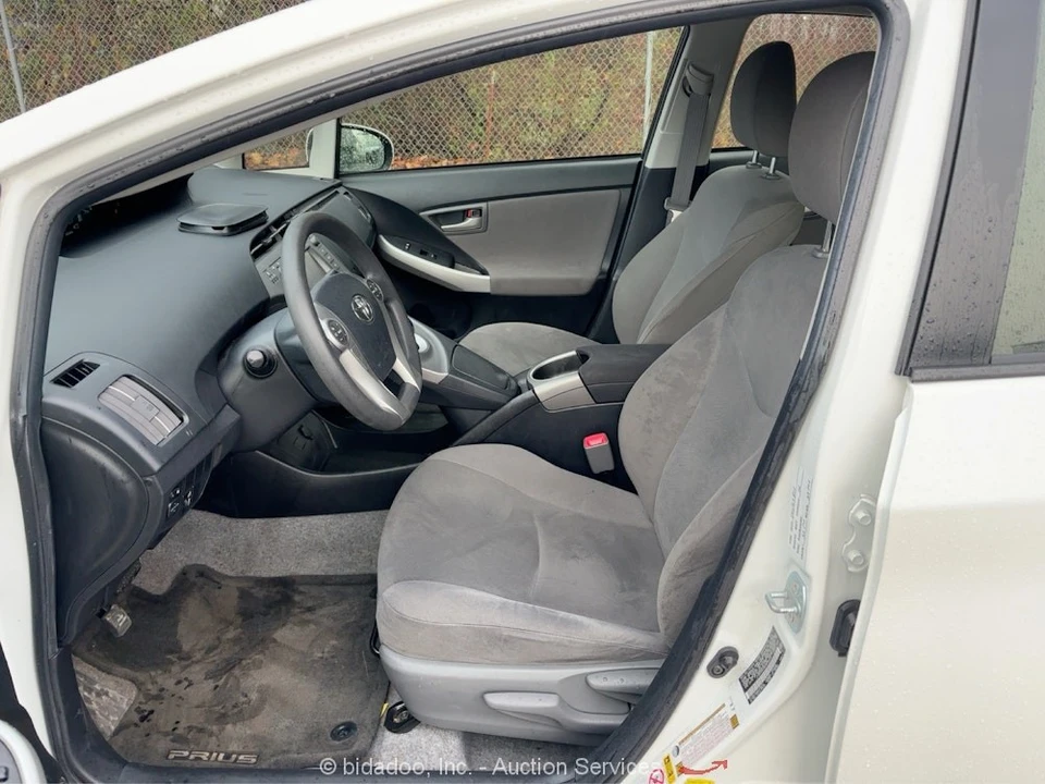 2013 Toyota Prius 3rd Gen - Image 11 of 12