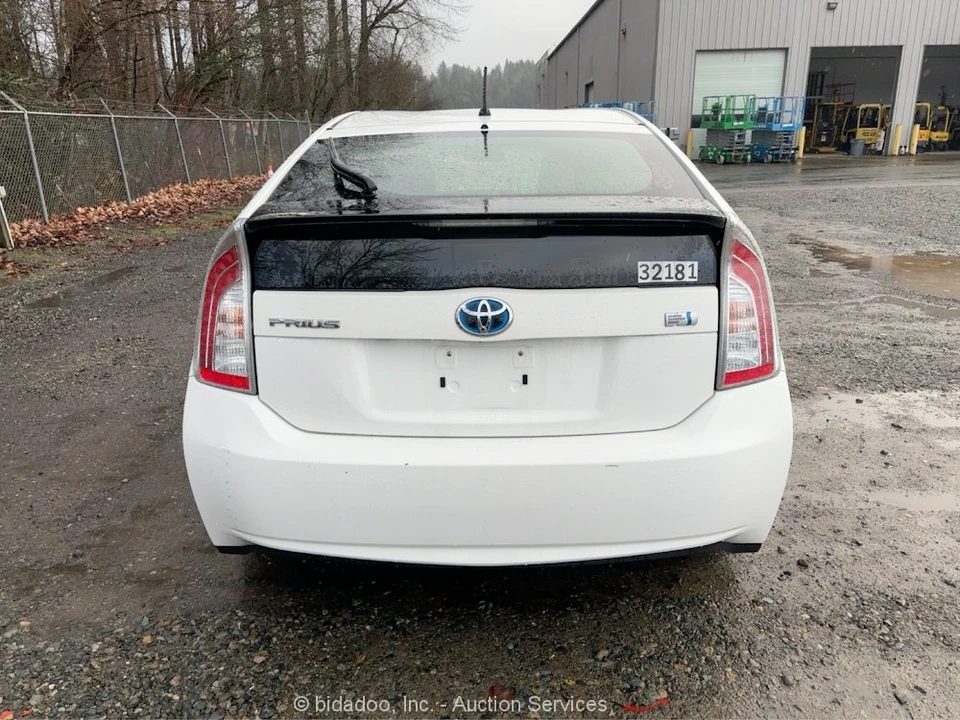 2013 Toyota Prius 3rd Gen - Image 8 of 12