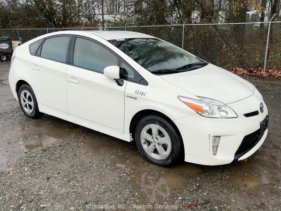 2013 Toyota Prius 3rd Gen - Image 2 of 12