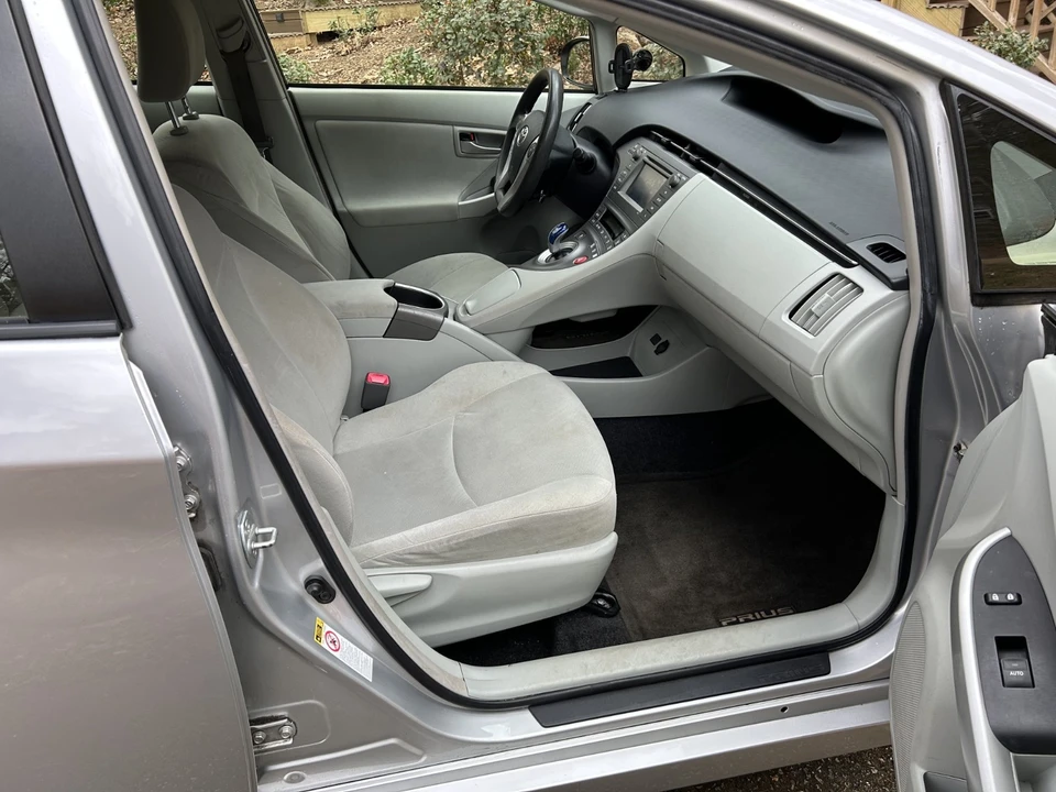 2013 Toyota Prius 3rd Gen - Image 14 of 20