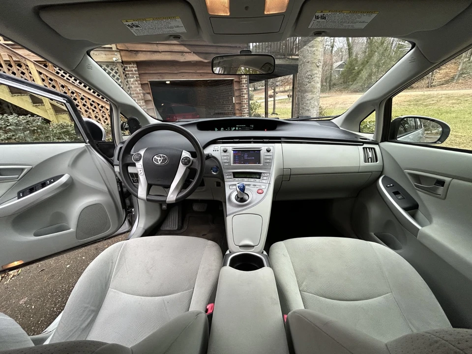 2013 Toyota Prius 3rd Gen - Image 12 of 20