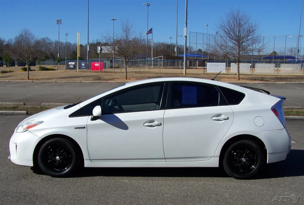 2013 Toyota Prius 3rd Gen - Image 4 of 12