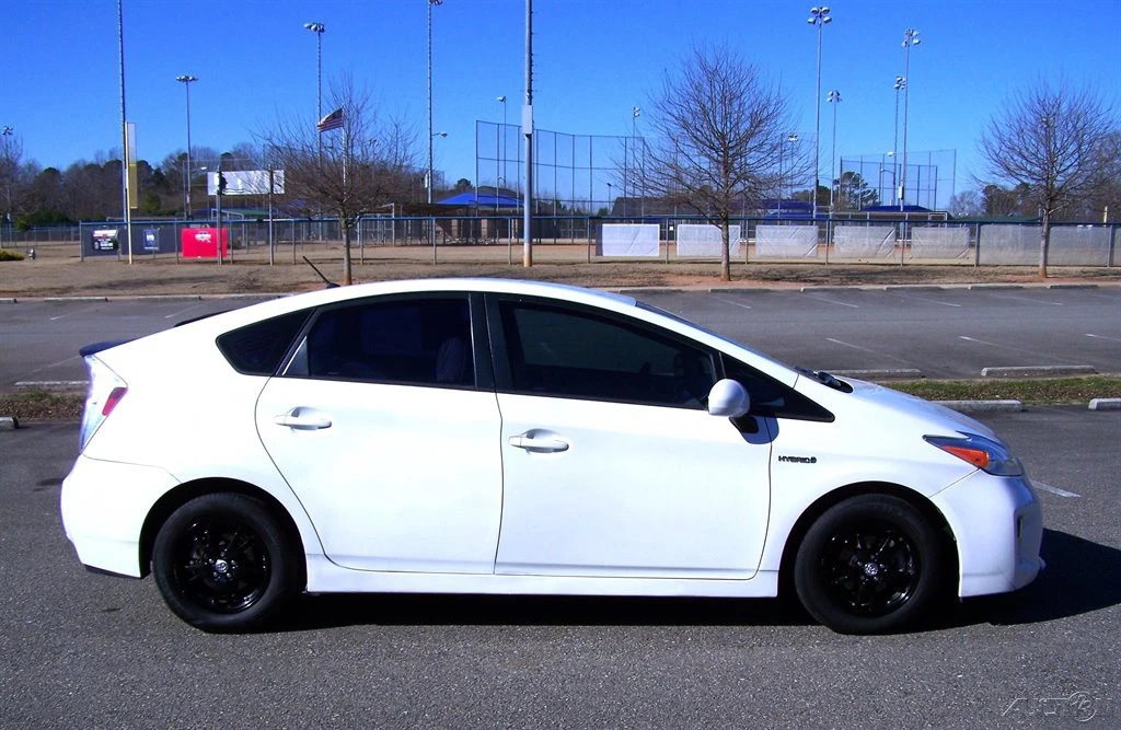 2013 Toyota Prius 3rd Gen - Image 6 of 12
