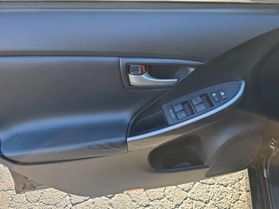 2013 Toyota Prius 3rd Gen - Image 5 of 21