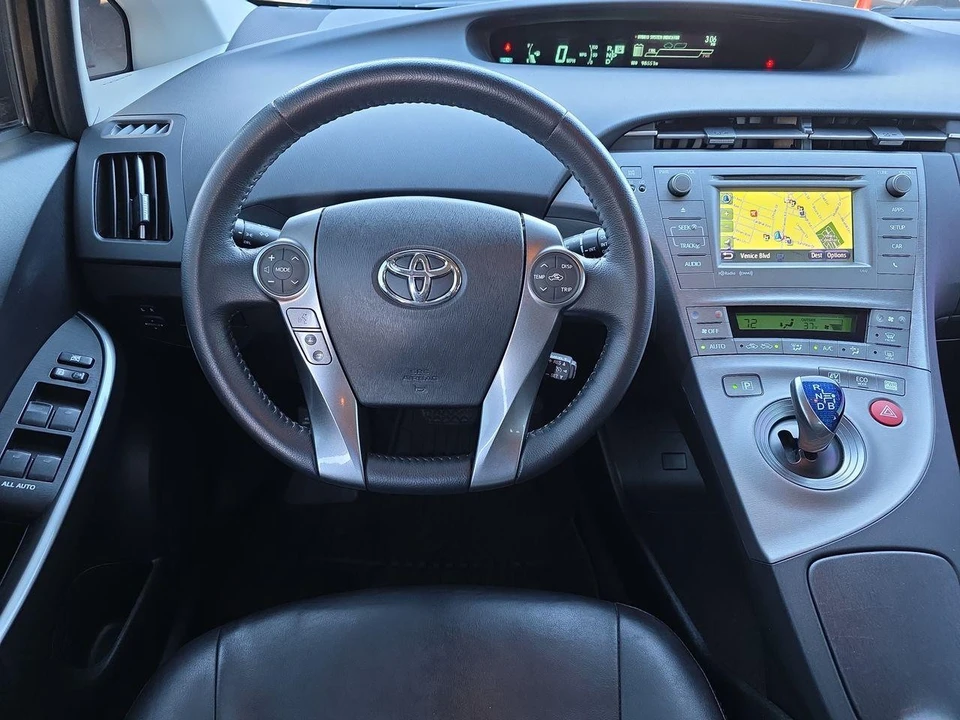 2013 Toyota Prius 3rd Gen - Image 6 of 21