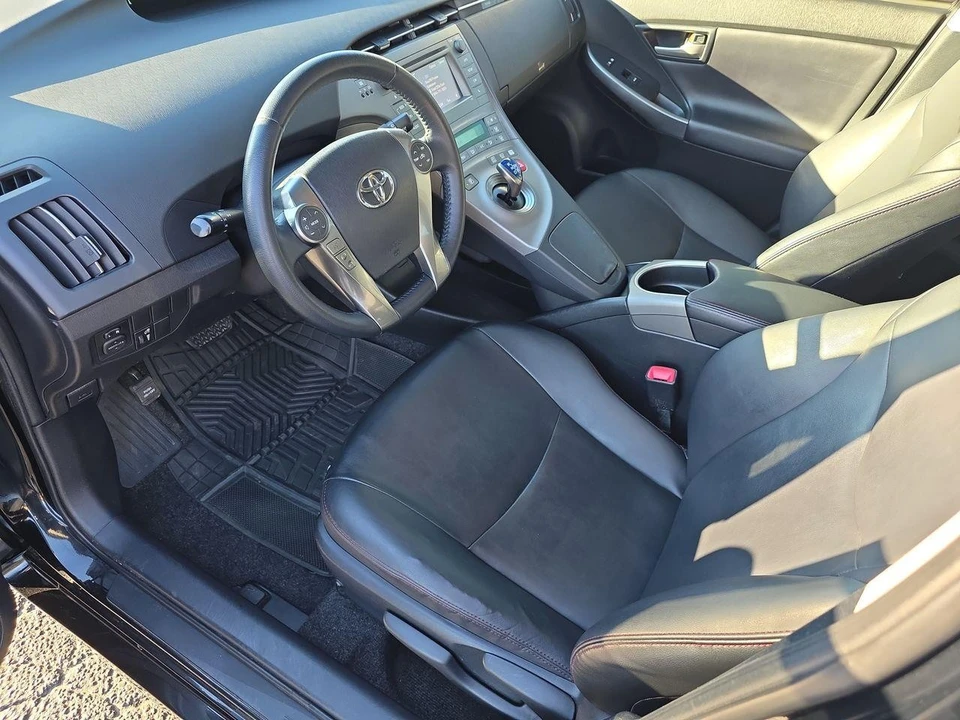 2013 Toyota Prius 3rd Gen - Image 4 of 21
