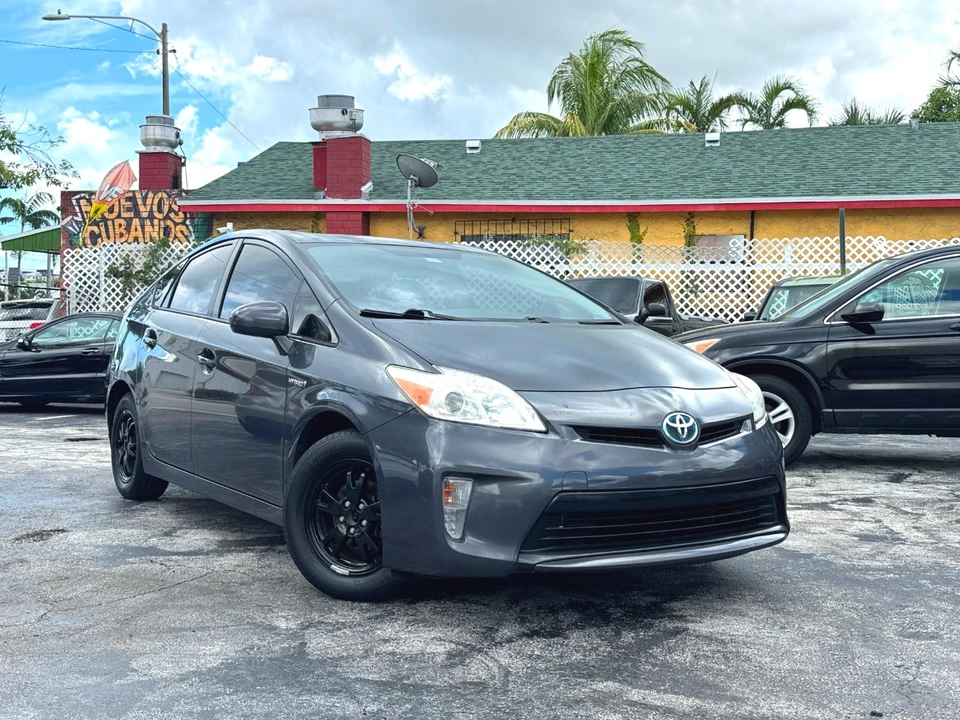 2013 Toyota Prius 3rd Gen - Image 2 of 12
