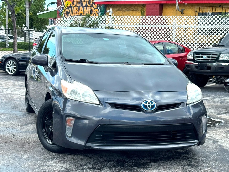 2013 Toyota Prius 3rd Gen - Image 4 of 12