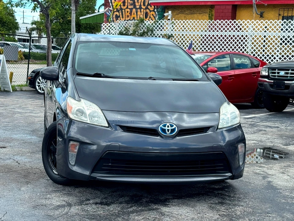 2013 Toyota Prius 3rd Gen - Image 5 of 12