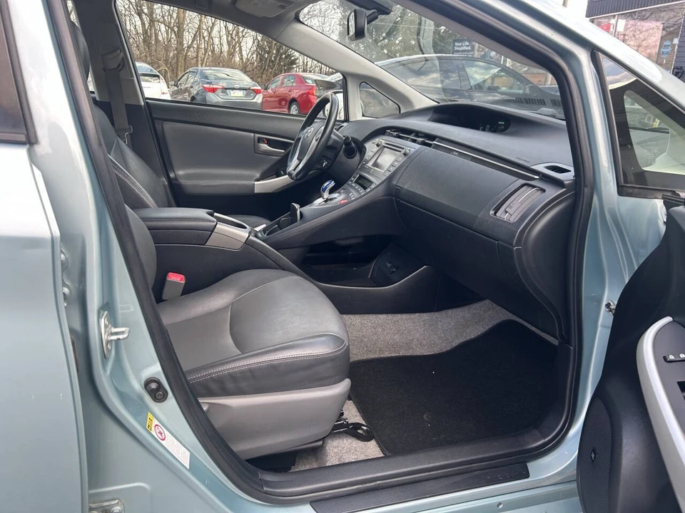 2013 Toyota Prius 3rd Gen - Image 17 of 25