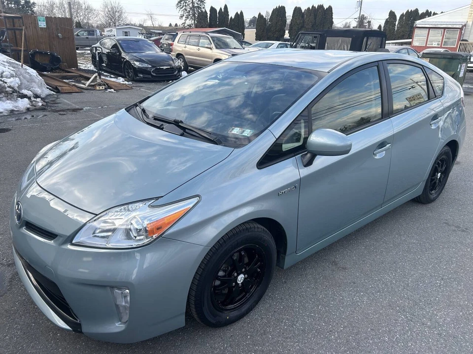 2013 Toyota Prius 3rd Gen - Image 3 of 21