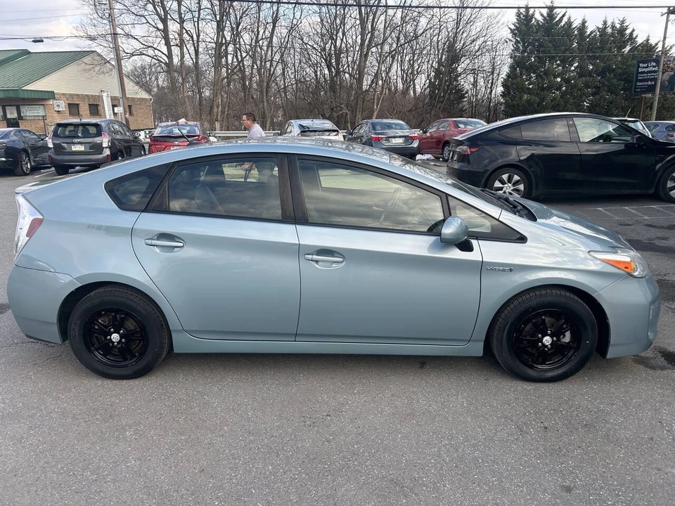 2013 Toyota Prius 3rd Gen - Image 4 of 25