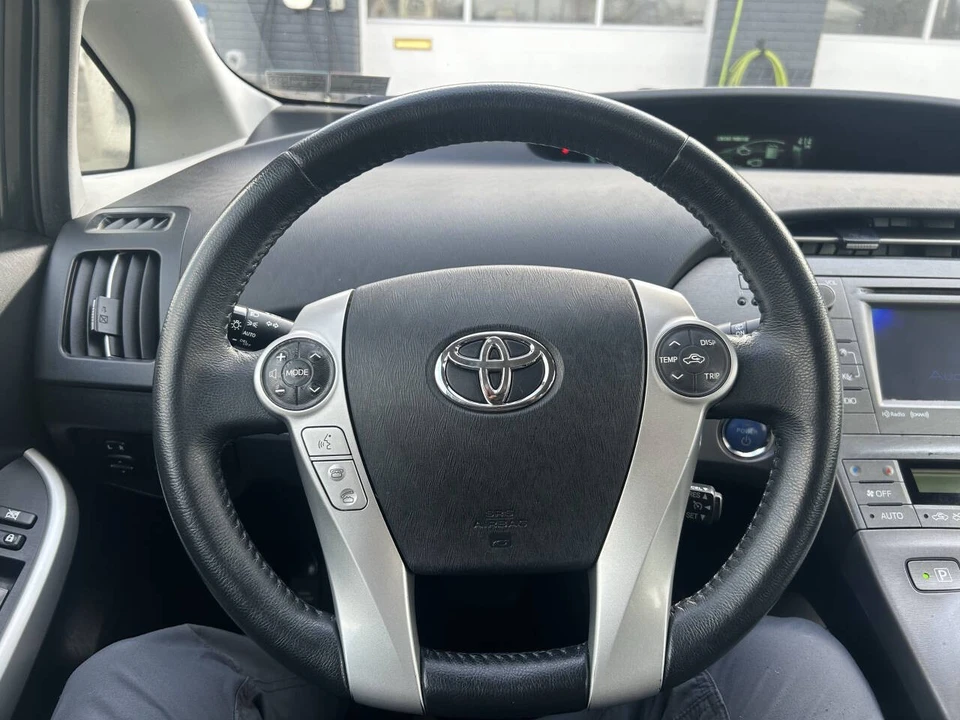 2013 Toyota Prius 3rd Gen - Image 13 of 21