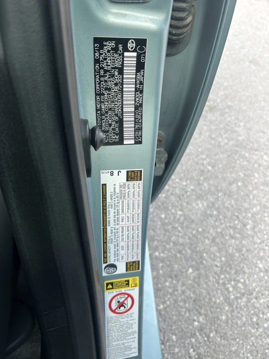 2013 Toyota Prius 3rd Gen - Image 11 of 25
