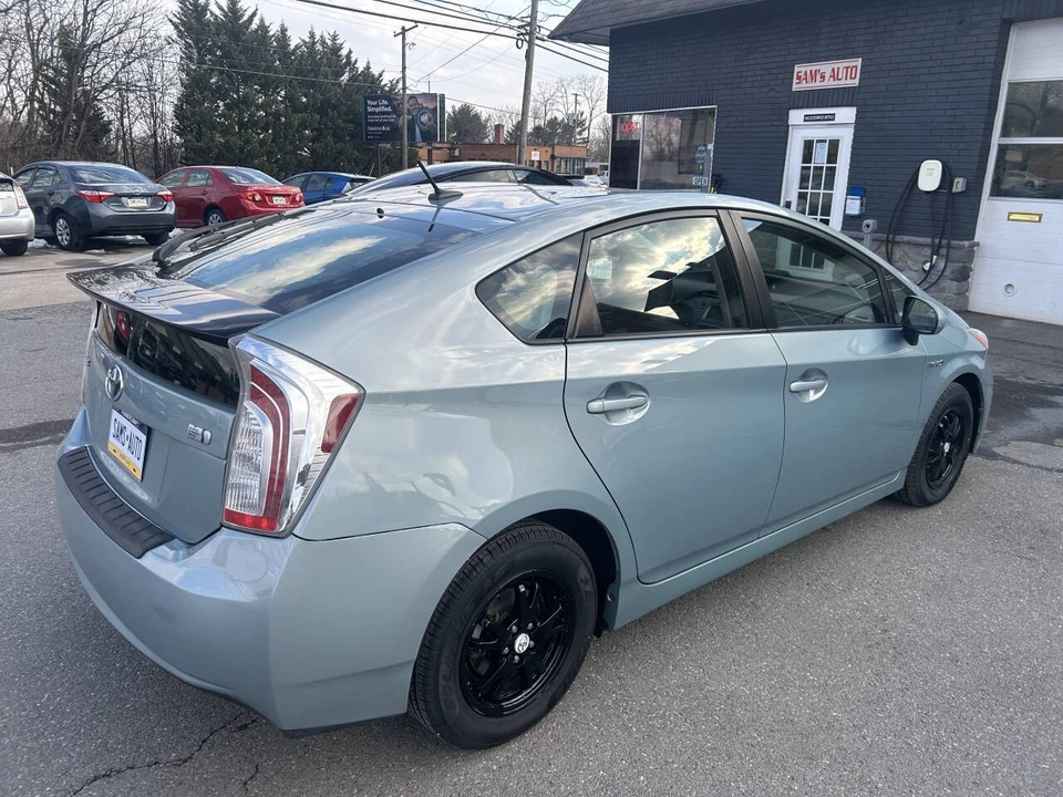 2013 Toyota Prius 3rd Gen - Image 5 of 21