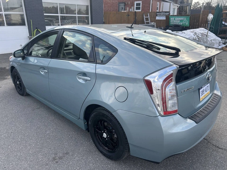 2013 Toyota Prius 3rd Gen - Image 7 of 25
