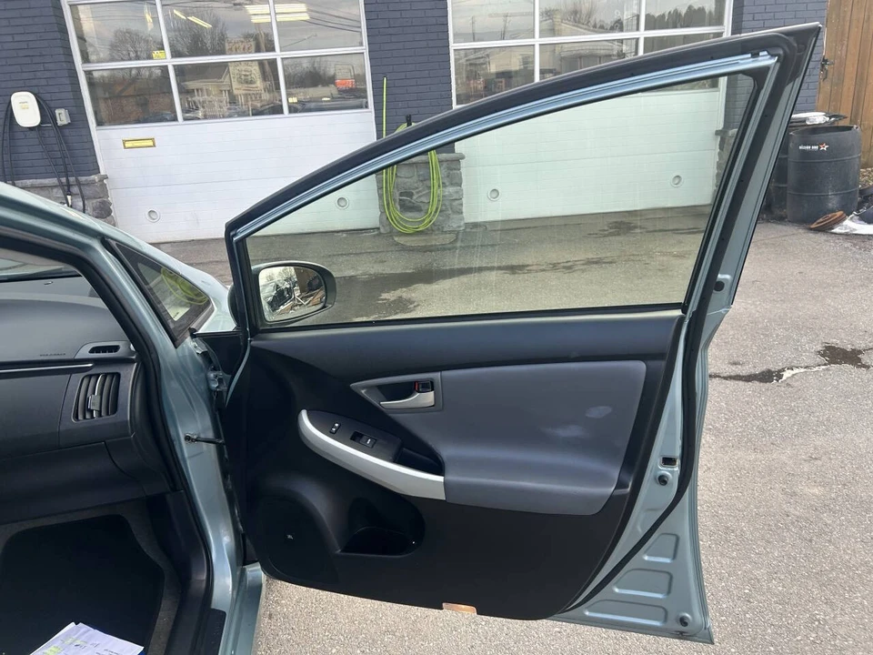 2013 Toyota Prius 3rd Gen - Image 18 of 21