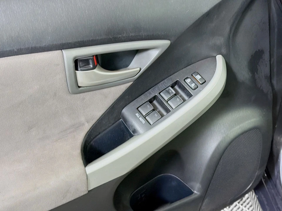 2013 Toyota Prius 3rd Gen - Image 20 of 21