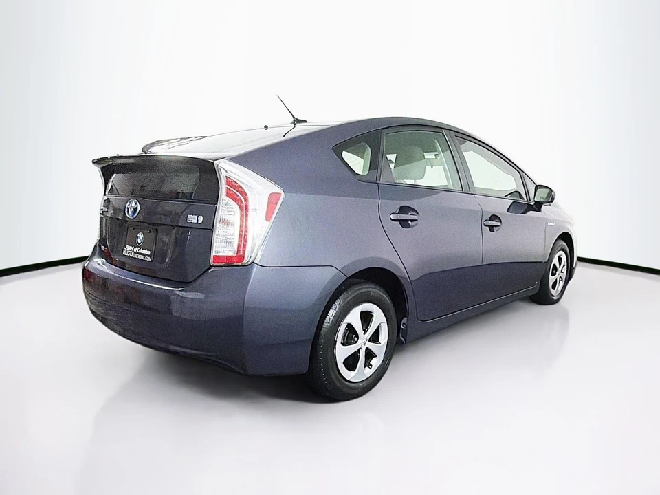 2013 Toyota Prius 3rd Gen - Image 8 of 21