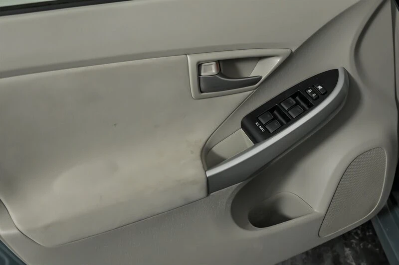 2013 Toyota Prius 3rd Gen - Image 15 of 21