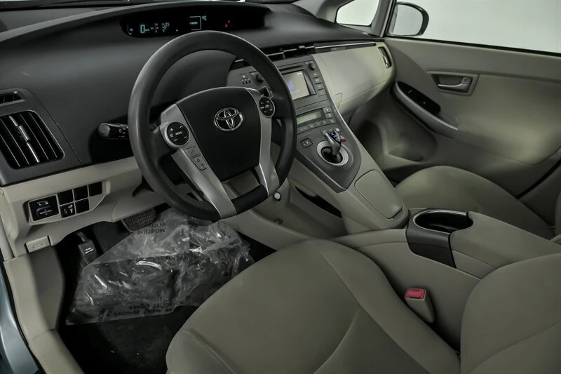 2013 Toyota Prius 3rd Gen - Image 16 of 21