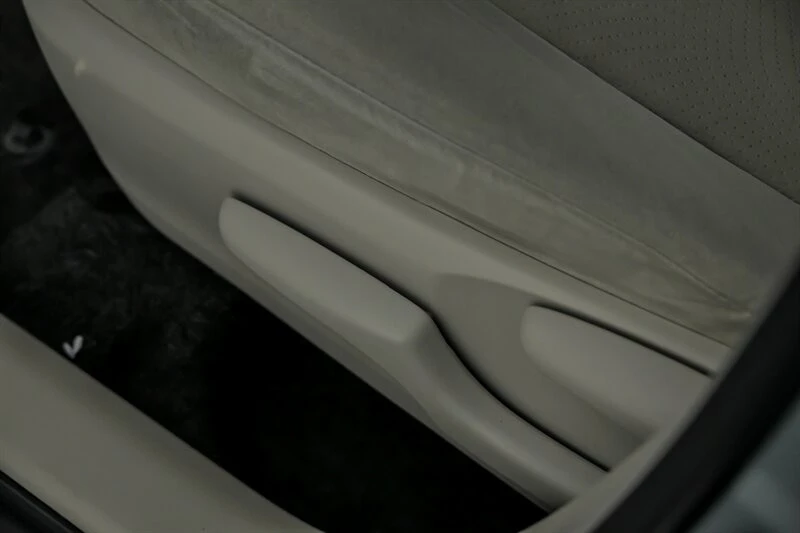 2013 Toyota Prius 3rd Gen - Image 21 of 21
