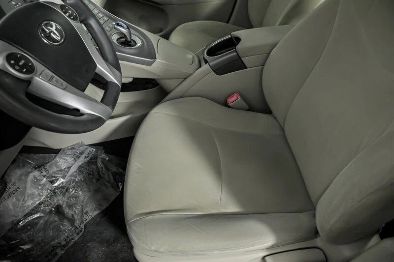 2013 Toyota Prius 3rd Gen - Image 17 of 21