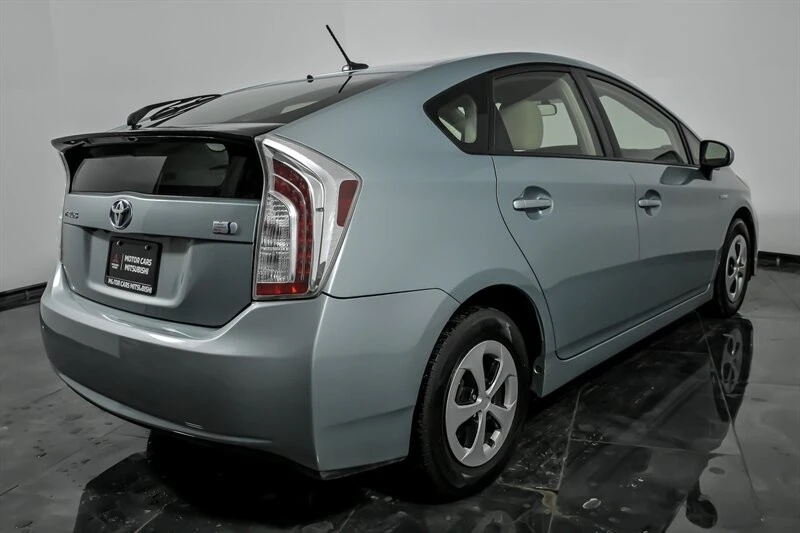 2013 Toyota Prius 3rd Gen - Image 10 of 21